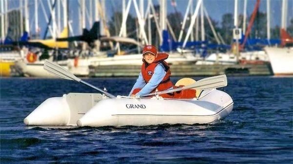 Надувная лодка Grand Marine Elf E210