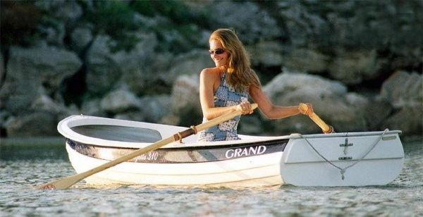 Пластиковая прогулочная гребная лодка Grand Regatta RG310